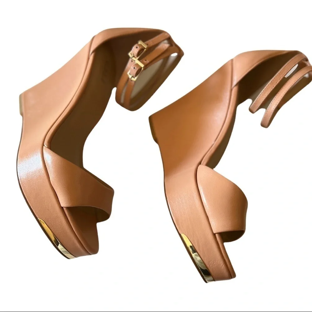 G.I.L.I Avery Sandal Apricot Leather Open Toe Gold Accented Platform Wedge 9.5M